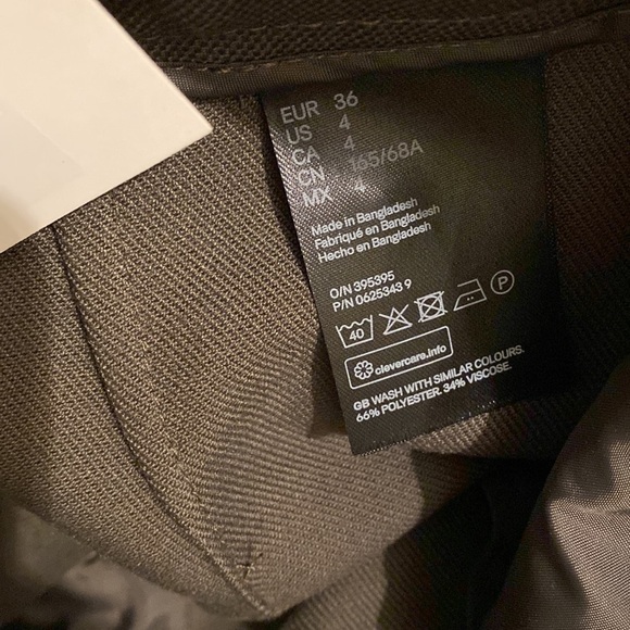 H&M green mini skirt. Size 4 . New. - Picture 8 of 12